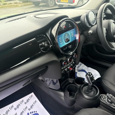 Mini Hatch 1.5 Classic Automatic