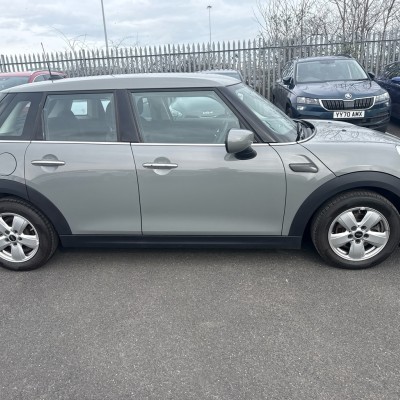 Mini Hatch 1.5 Classic Automatic