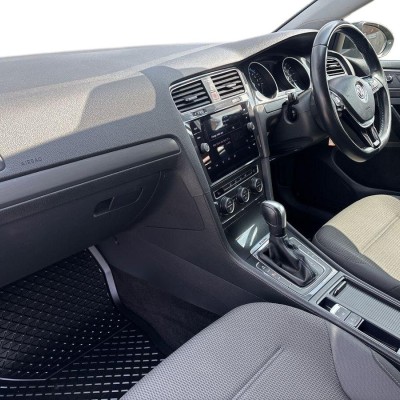 Volkswagen E-Golf 35.8kWh e-Golf Auto 5dr