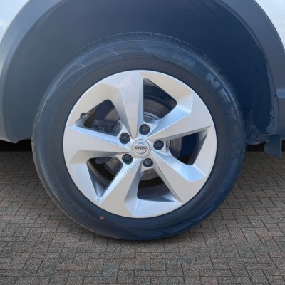 Nissan Qashqai 1.3 DIG-T Acenta Premium 5dr