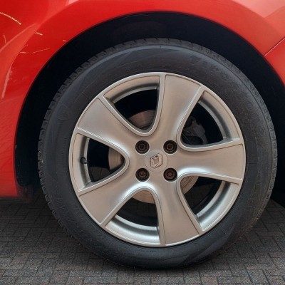 Renault Clio 1.2 16V Dynamique MediaNav 5dr