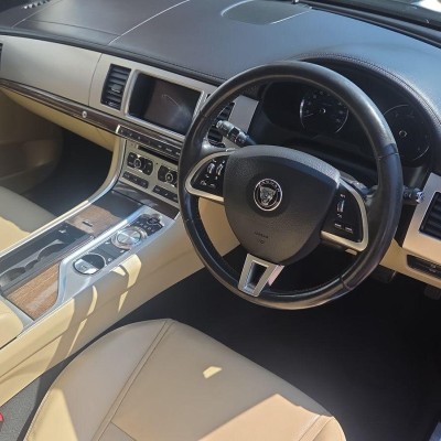 Jaguar XF 2.2d Luxury Auto 4dr