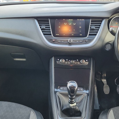 Vauxhall Grandland 1.6 Turbo D BlueInjection Tech Line Nav 5dr