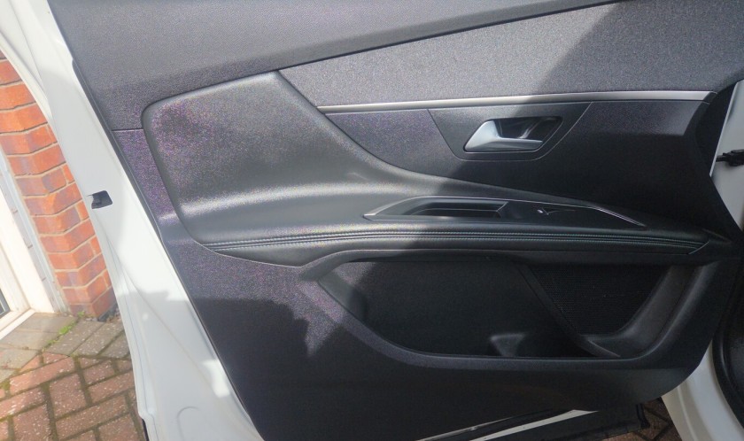 Peugeot 3008 1.5 BlueHDi Allure Premium + EAT 5dr