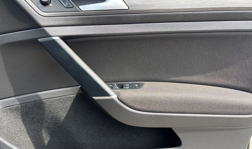 Volkswagen E-Golf 35.8kWh e-Golf Auto 5dr