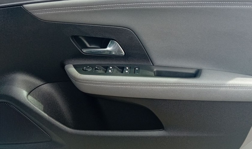 Vauxhall Mokka 50kWh Design Auto 5dr