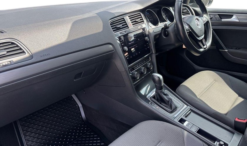 Volkswagen E-Golf 35.8kWh e-Golf Auto 5dr