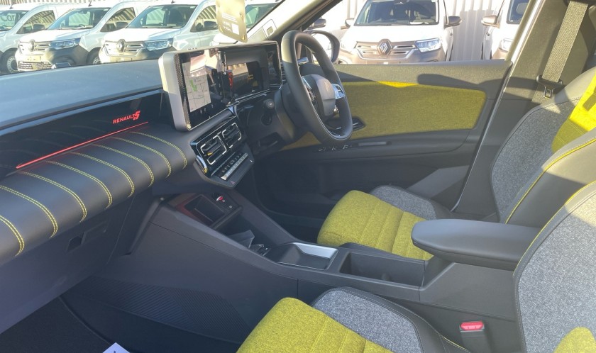 Renault 5 E-Tech electric 90kW Iconic Five Urban Range 40kWh