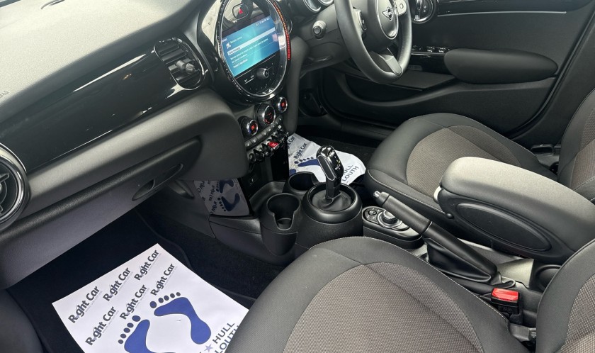 Mini Hatch 1.5 Classic Automatic