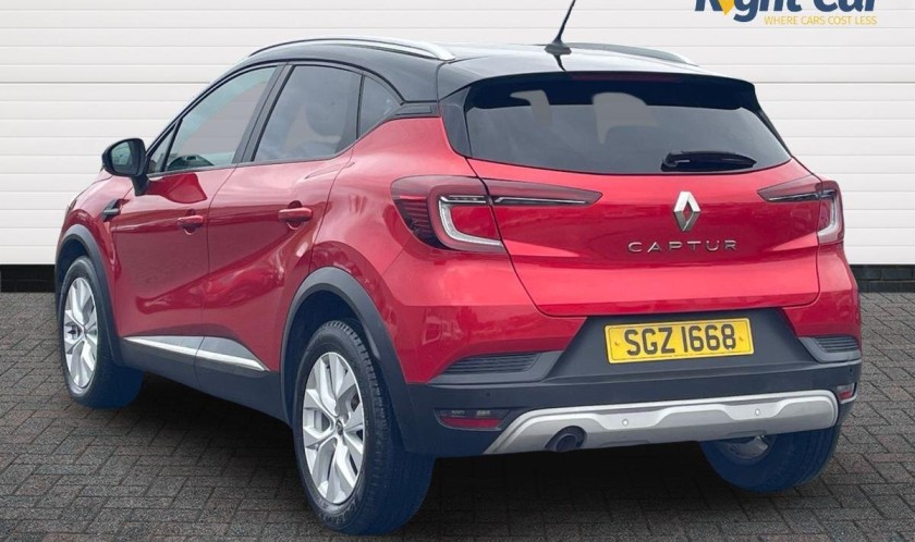 Renault Captur 1.3 TCe Iconic 5dr