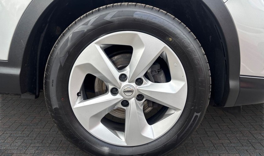 Nissan Qashqai 1.3 DIG-T Acenta Premium 5dr