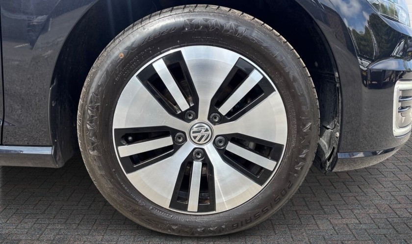 Volkswagen E-Golf 35.8kWh e-Golf Auto 5dr