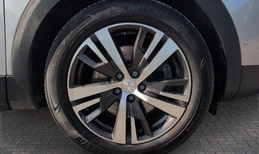 Peugeot 3008 1.6 13.2kWh Allure Premium e-EAT 5dr
