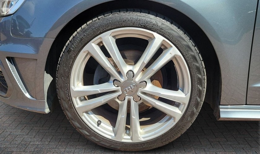Audi A3 1.6 TDI S line Sportback 5dr (Nav)