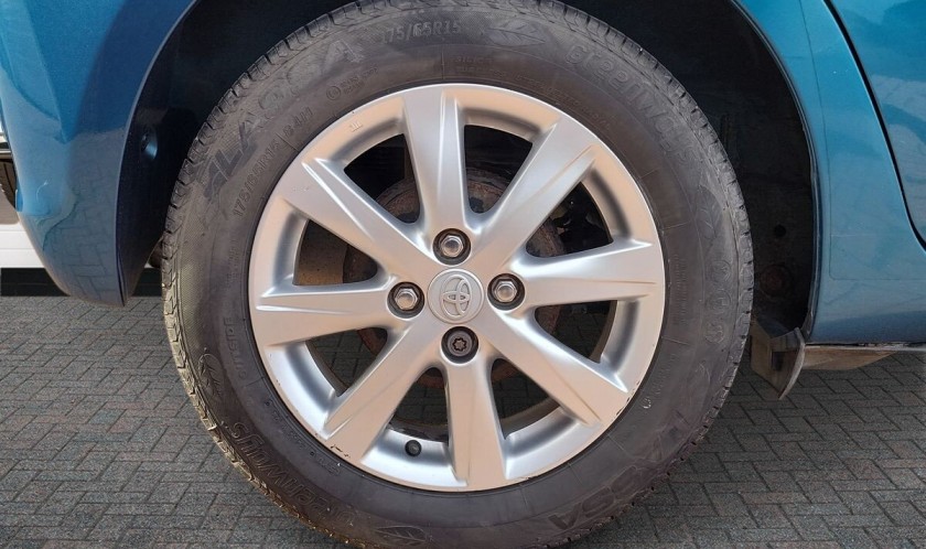Toyota Yaris 1.0 VVT-i TR 5dr
