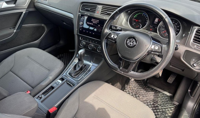 Volkswagen E-Golf 35.8kWh e-Golf Auto 5dr
