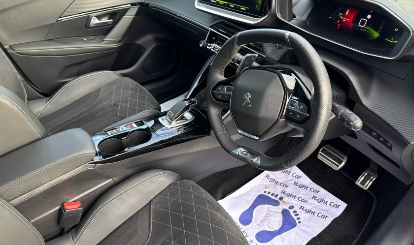 Peugeot 208 1.2 Pure Tech Gt Premium Automatic