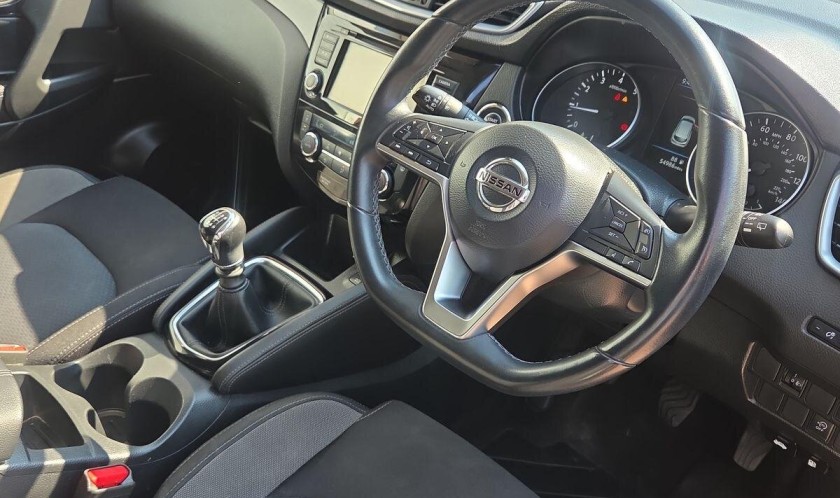 Nissan Qashqai 1.3 DIG-T N-Connecta 5dr