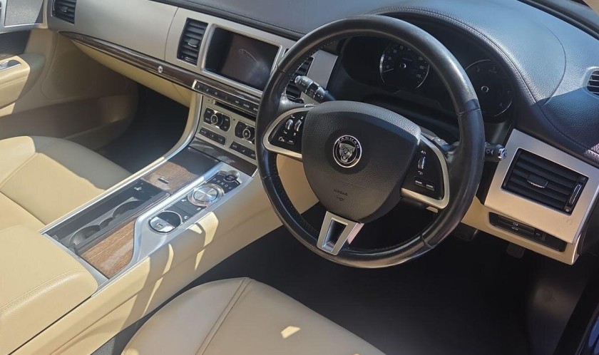 Jaguar XF 2.2d Luxury Auto 4dr