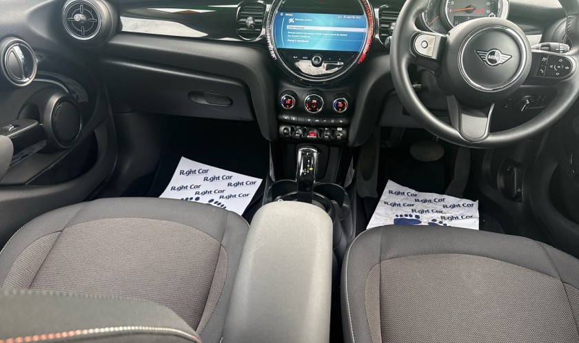 Mini Hatch 1.5 Classic Automatic